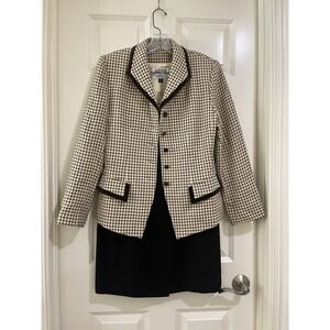 vtg kasper women 2- piece skirt suits size 8